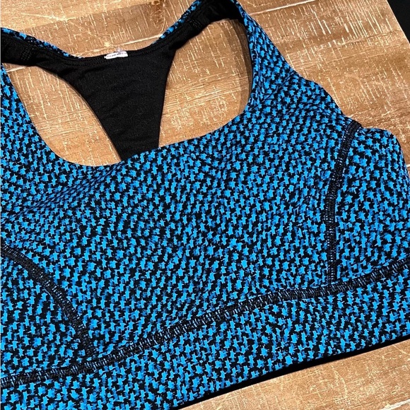 💙Lululemon Circuit Breaker Bra
Scatter Star Beach Blanket Blue Black Sz 4 - Picture 3 of 8